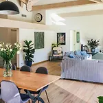 3 Bedroom Gorgeous In Giens Holiday home