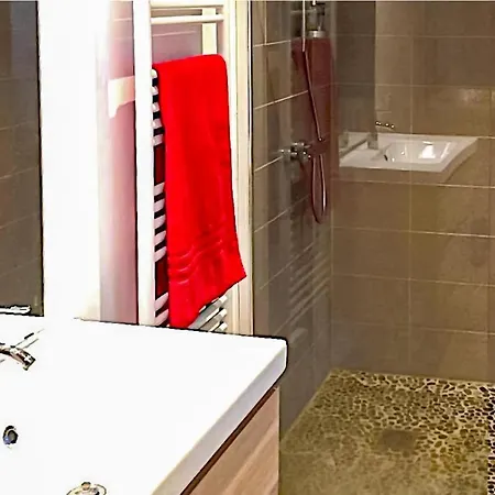 펜션 3 Bedroom Gorgeous In Giens 히에레