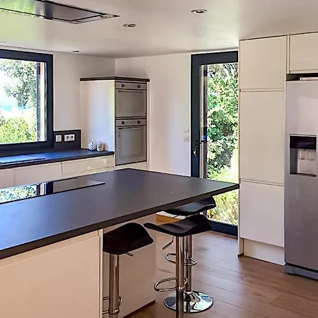 Holiday home 3 Bedroom Gorgeous In Giens