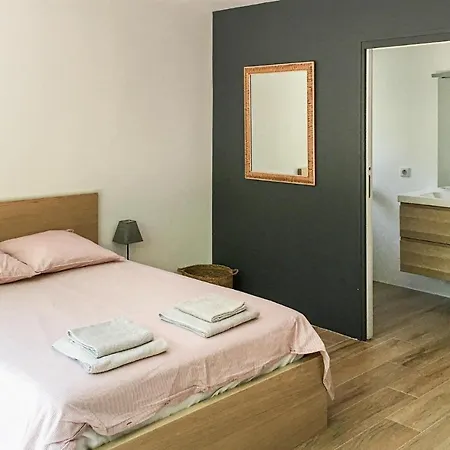 Holiday home 3 Bedroom Gorgeous In Giens *