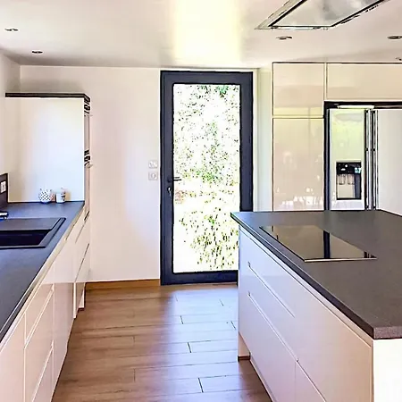 3 Bedroom Gorgeous In Giens Casa de Férias Hyères