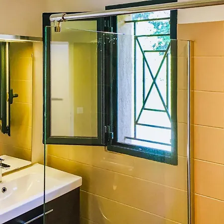 펜션 3 Bedroom Gorgeous In Giens 히에레