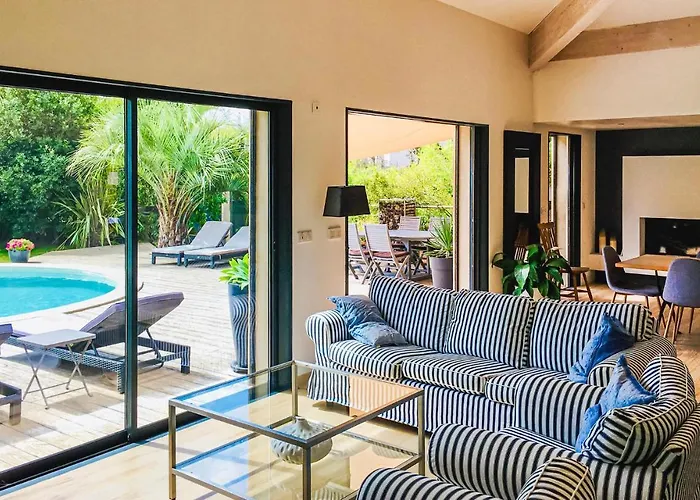 3 Bedroom Gorgeous In Giens Hyères